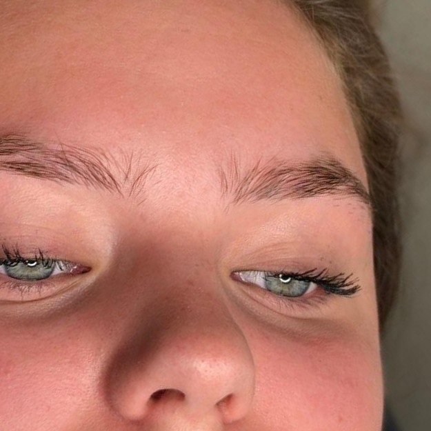 Wenkbrauwen voor de Hybrid Browlamination